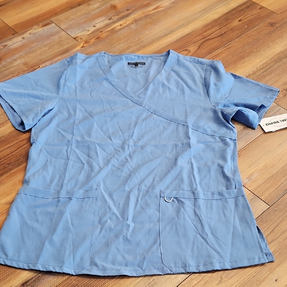 🆕 Empire Trend scrub top